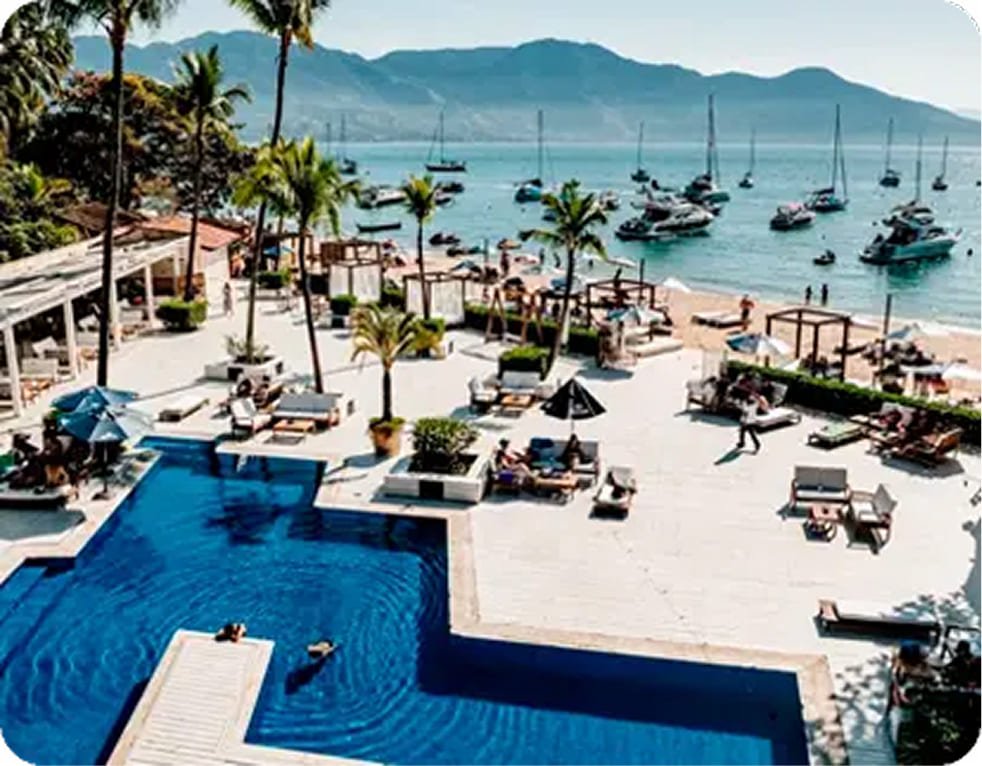 Piscina e vista para o mar do Sea Club Ilhabela, local do evento BrEx