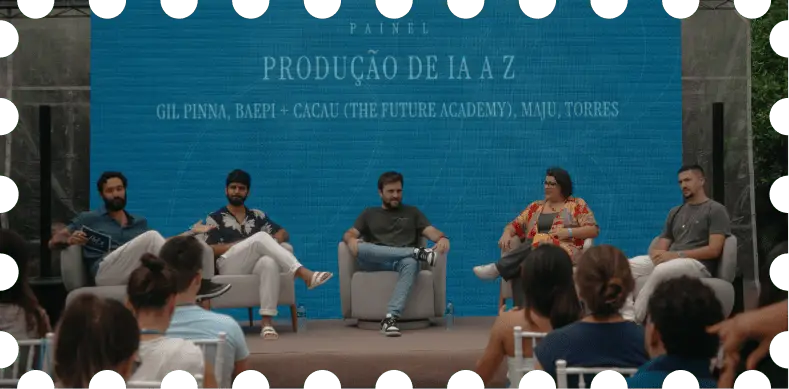 Painel 'Produção de IA a Z' no evento BrEx, com Gil Pinna, Baepi + Cacau (The Future Academy) e Maju Torres sentados no palco diante do público, em Ilhabela