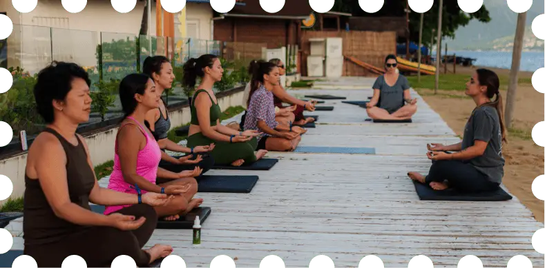 Público feminino fazendo atividades físicas durante evento do BrEx